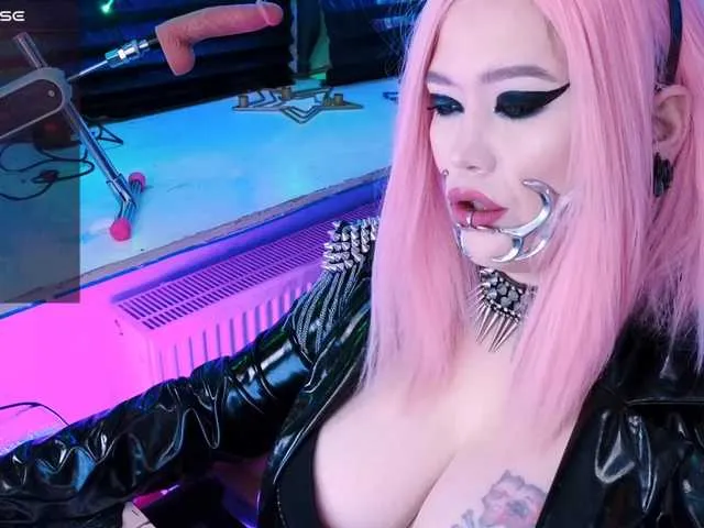 Laura-Wicked Image 2