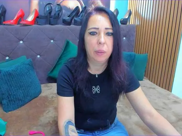 LauraSinFull Image 10