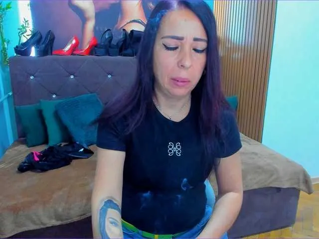 LauraSinFull Image 11