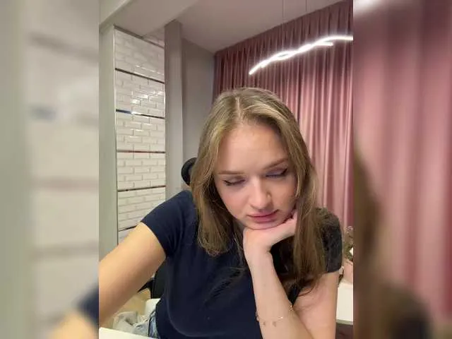 Lunaaaura webcam stream