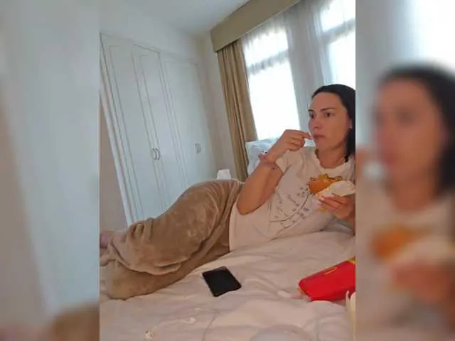 Mr-and-Mrs-Smith-XXL's Thumb Image