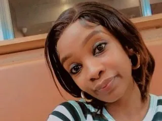 SexyYummyMia webcam stream